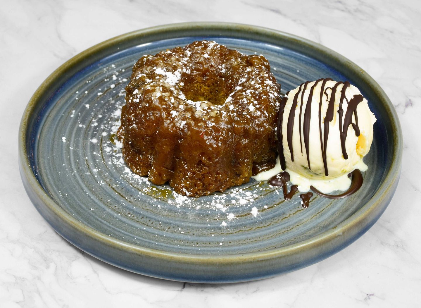 Molten Dates Cake