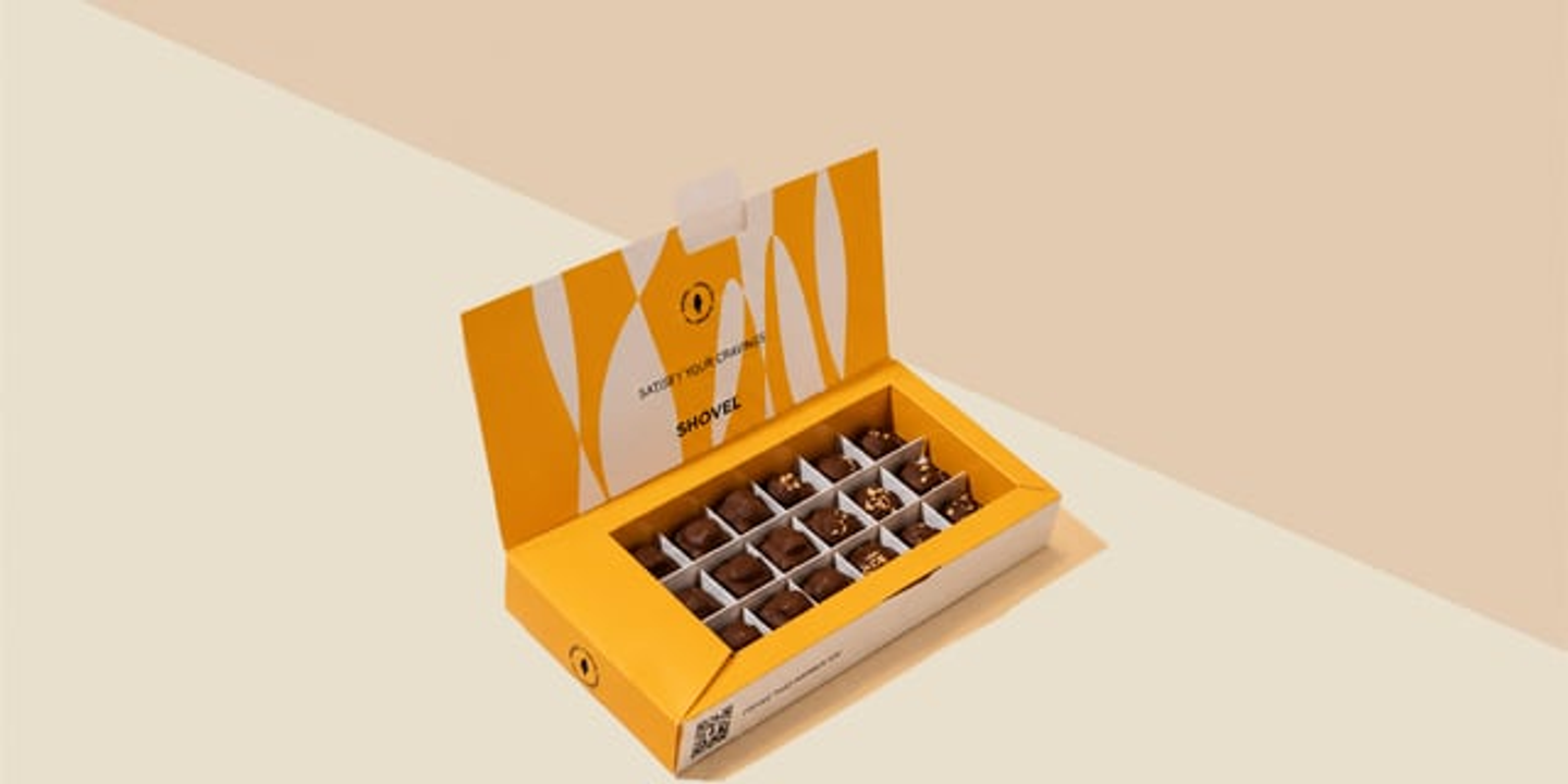 Mixed Bites Box Pecan & Caramel Sable
