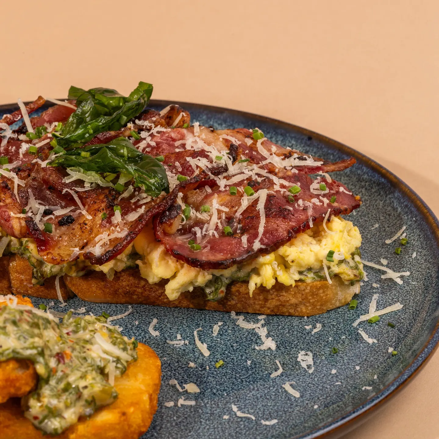 بيكون و بيض