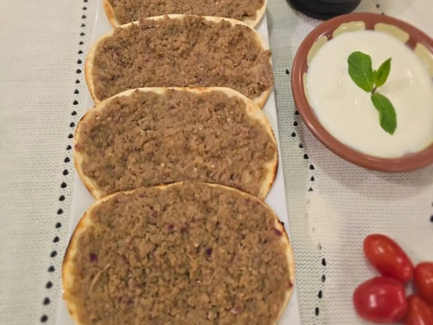 صفيحة لحم بدبس الرمان