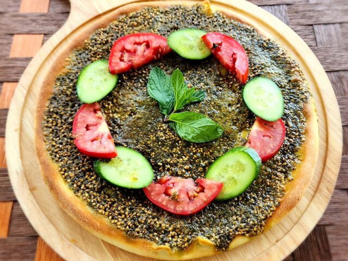 Manaqish Zaatar With Vegetables