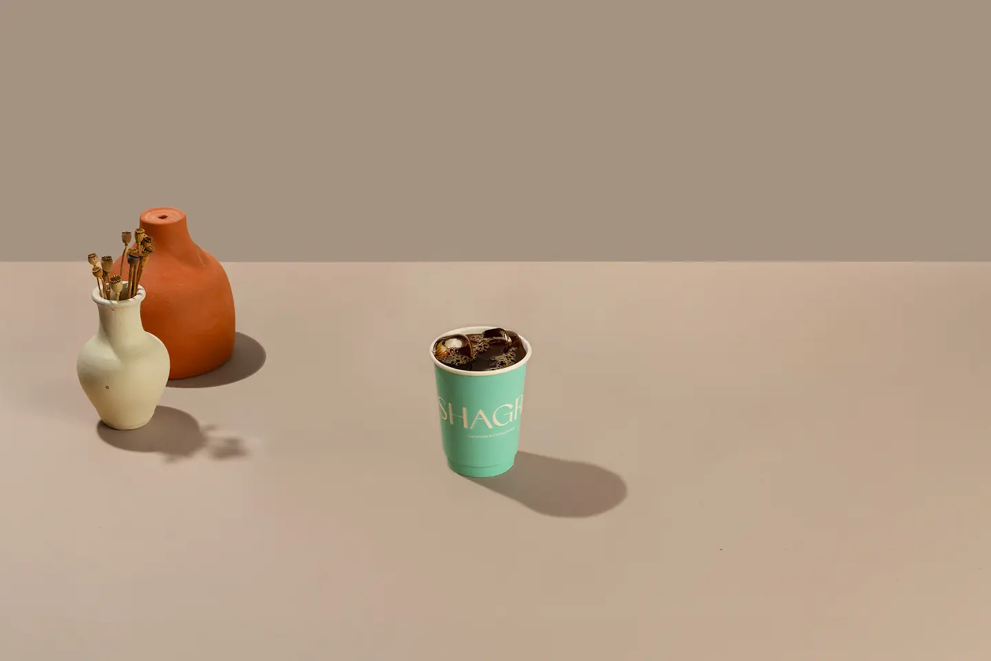 قهوة اليوم بارد كبير