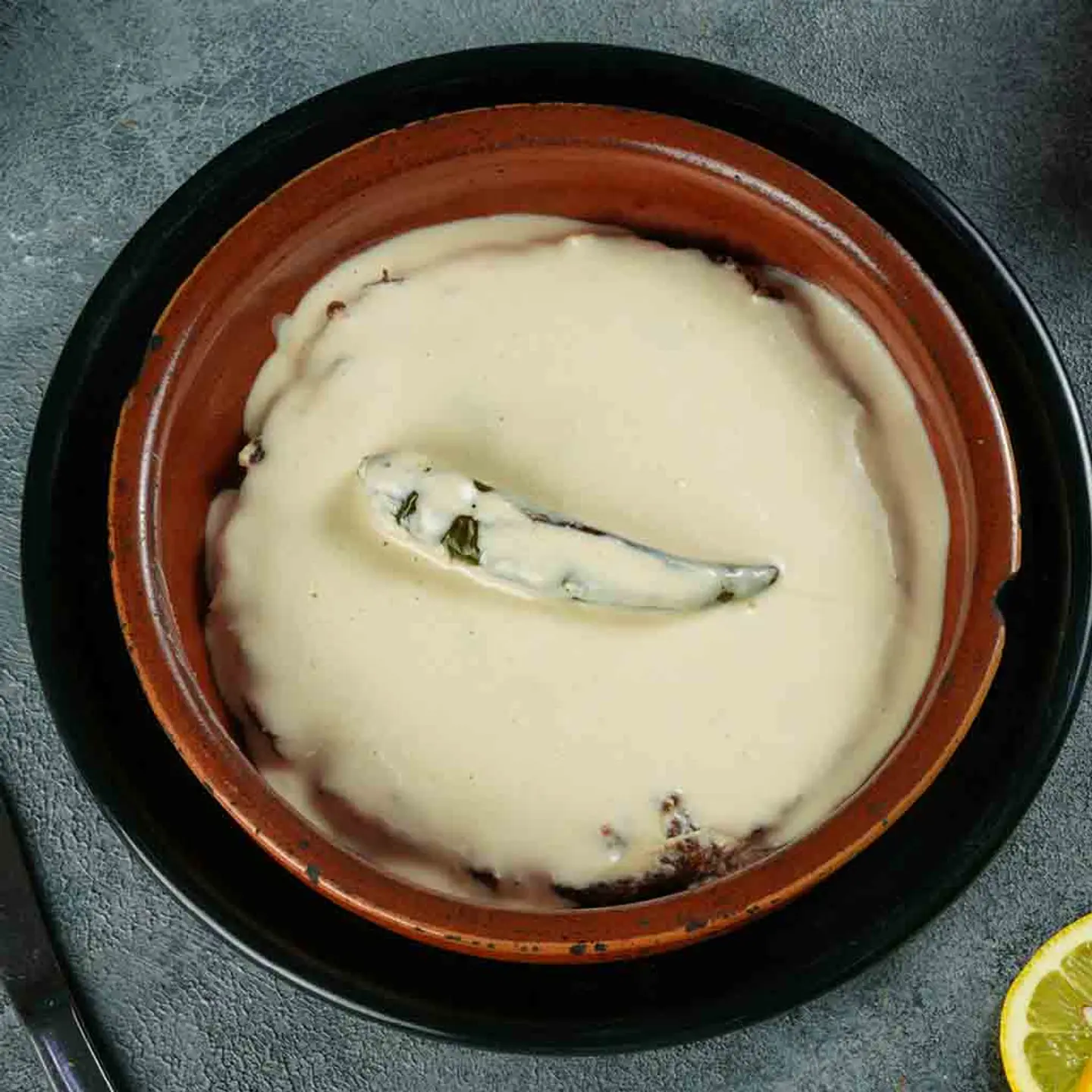 لحمة بالصينية بالطحينة