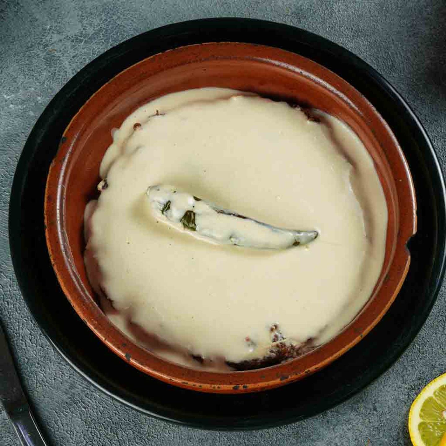 لحمة بالصينية بالطحينة
