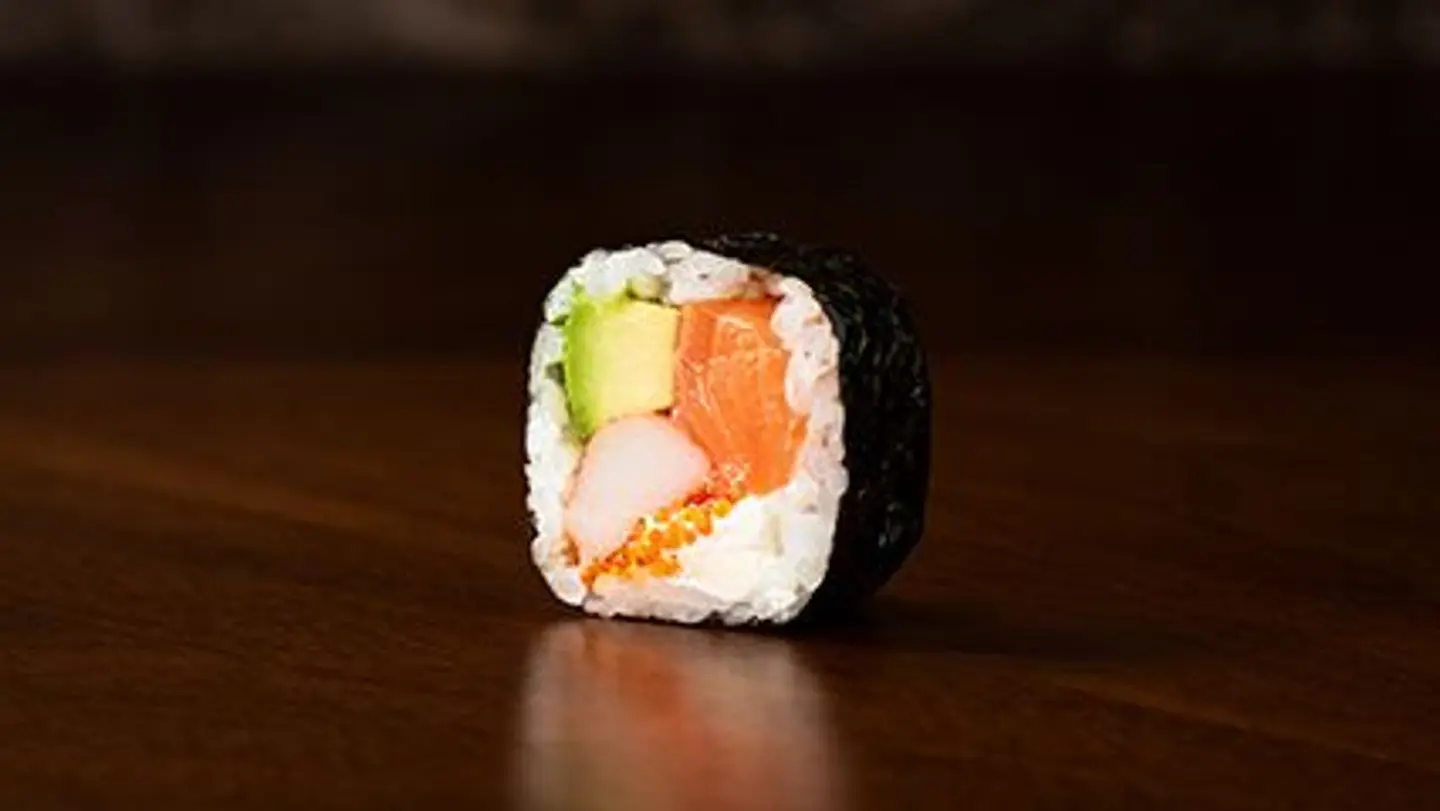 Salmon Avocado Futomaki   5 Pcs