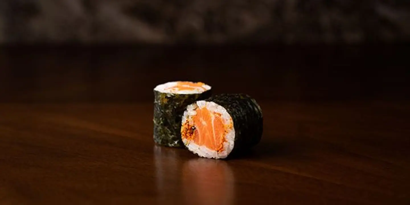 Salmon Spicy Maki   6 Pcs