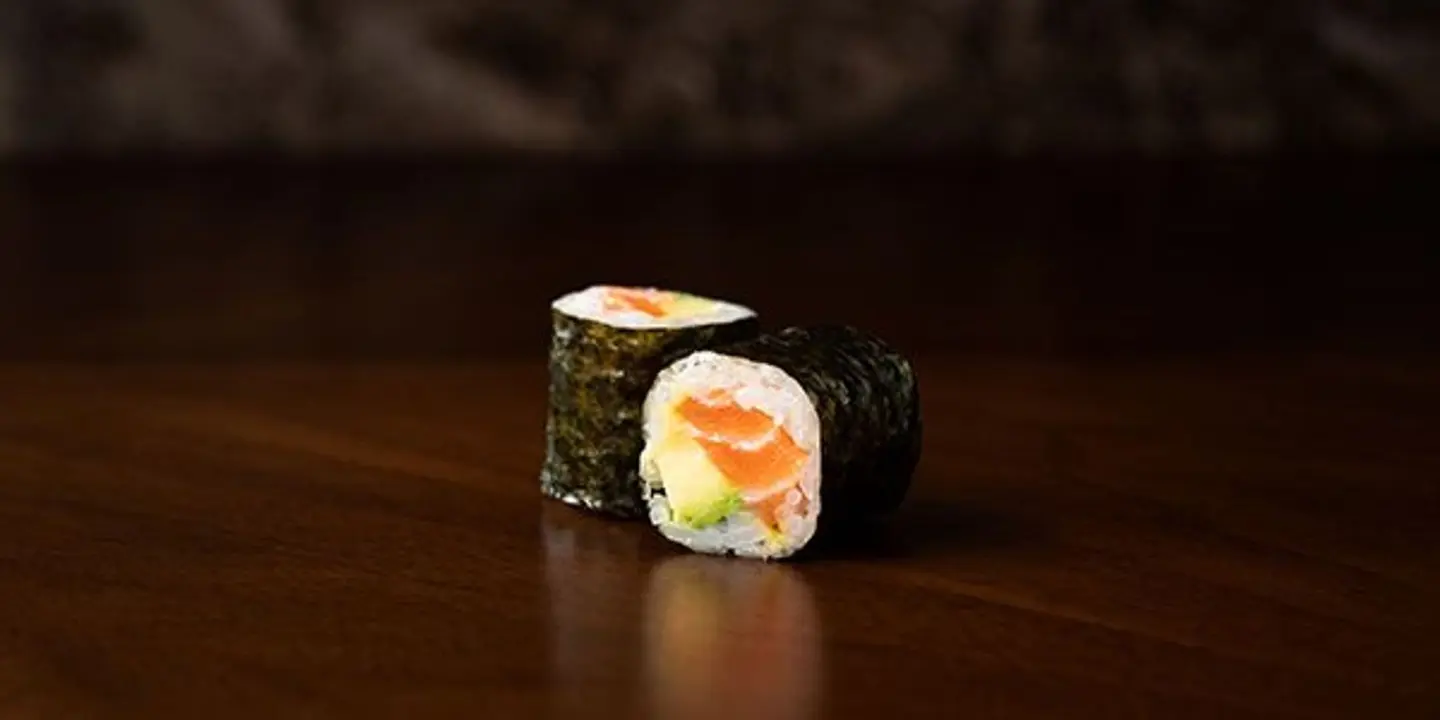Salmon Avocado Maki   6 Pcs