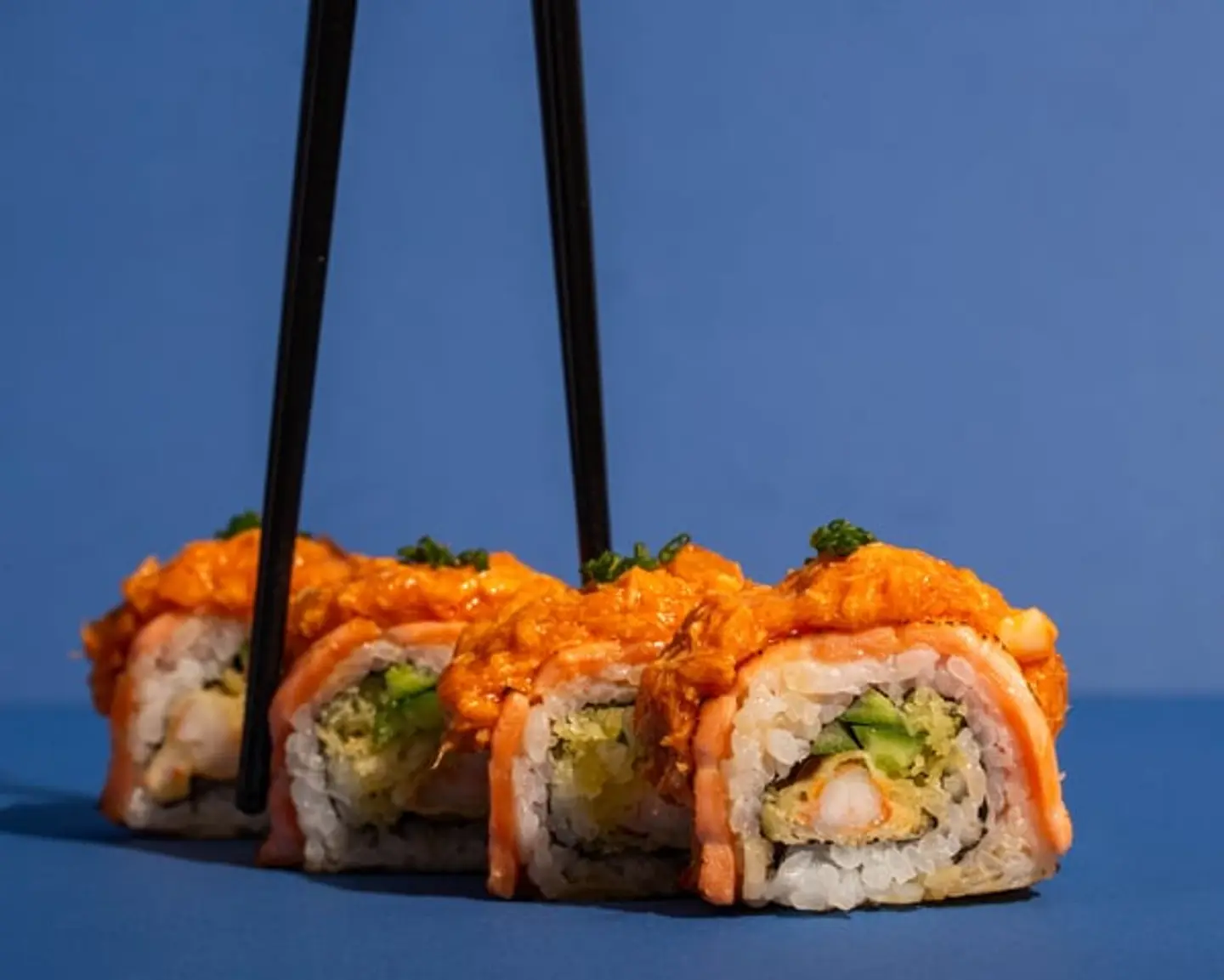 سوشي السلمون والجمبري المميز