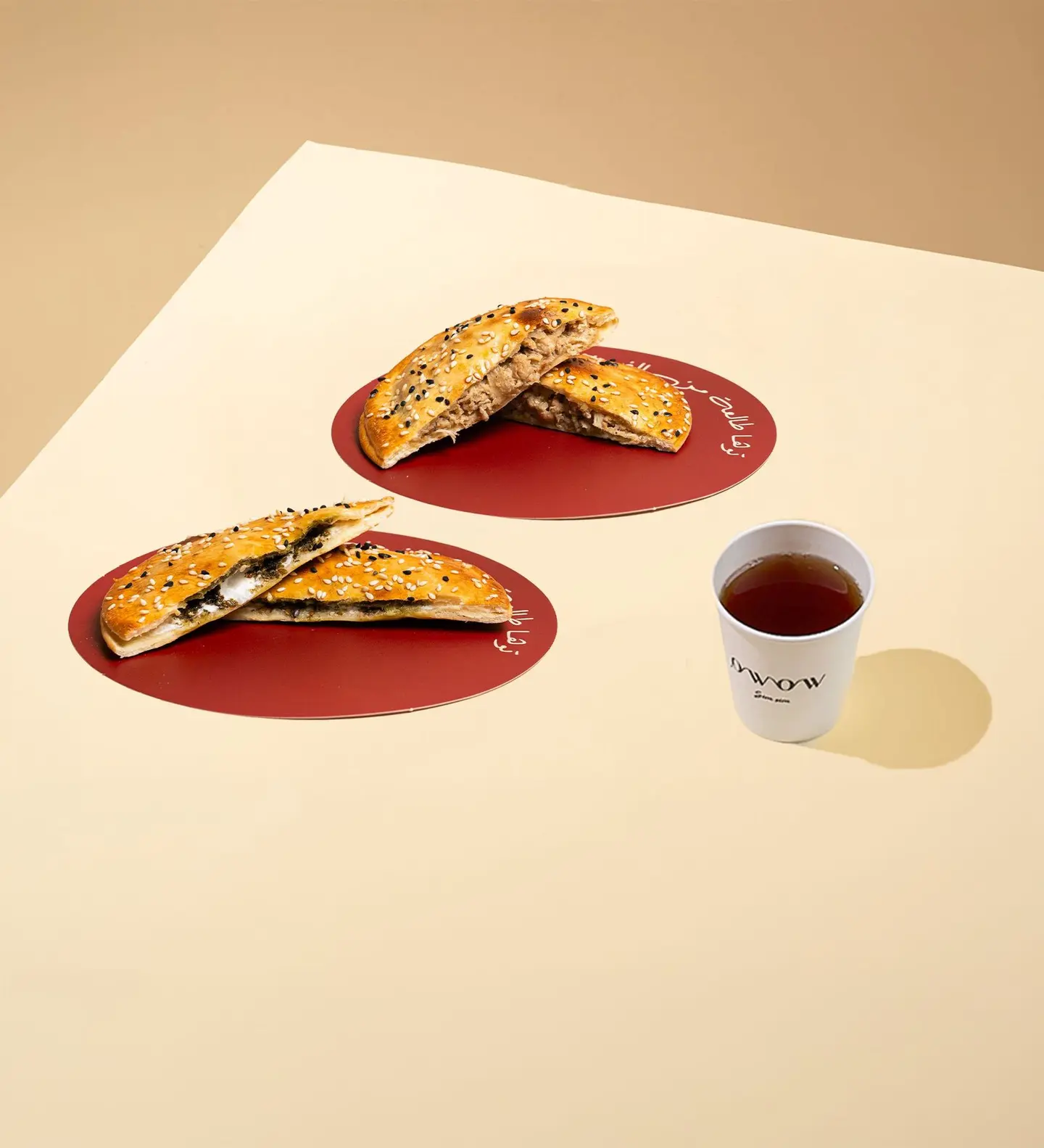 ساندوتش دجاج+ساندوتش لبنه و زعتر+كاسه شاي