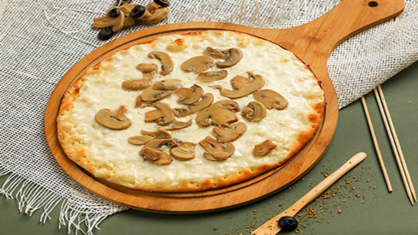 Akkawi Cheese With Mushrooms