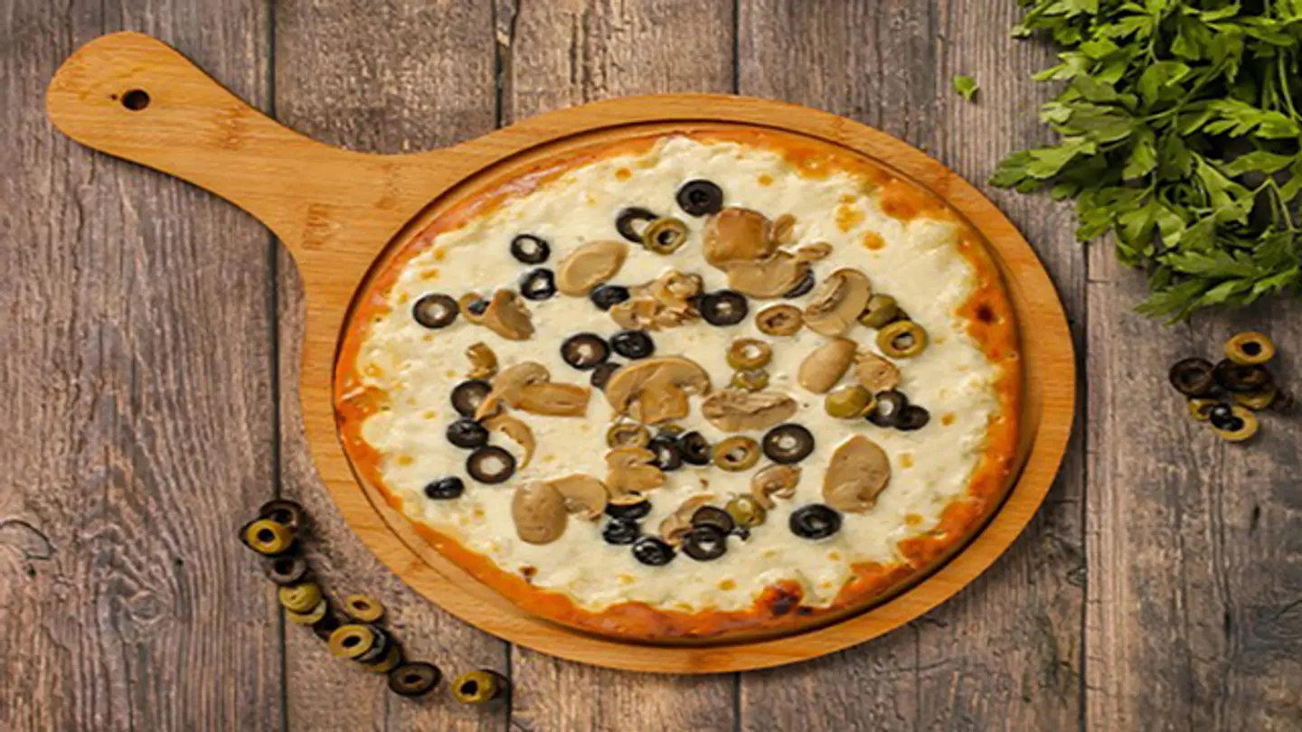 Akkawi Cheese With Mushrooms And Olives
