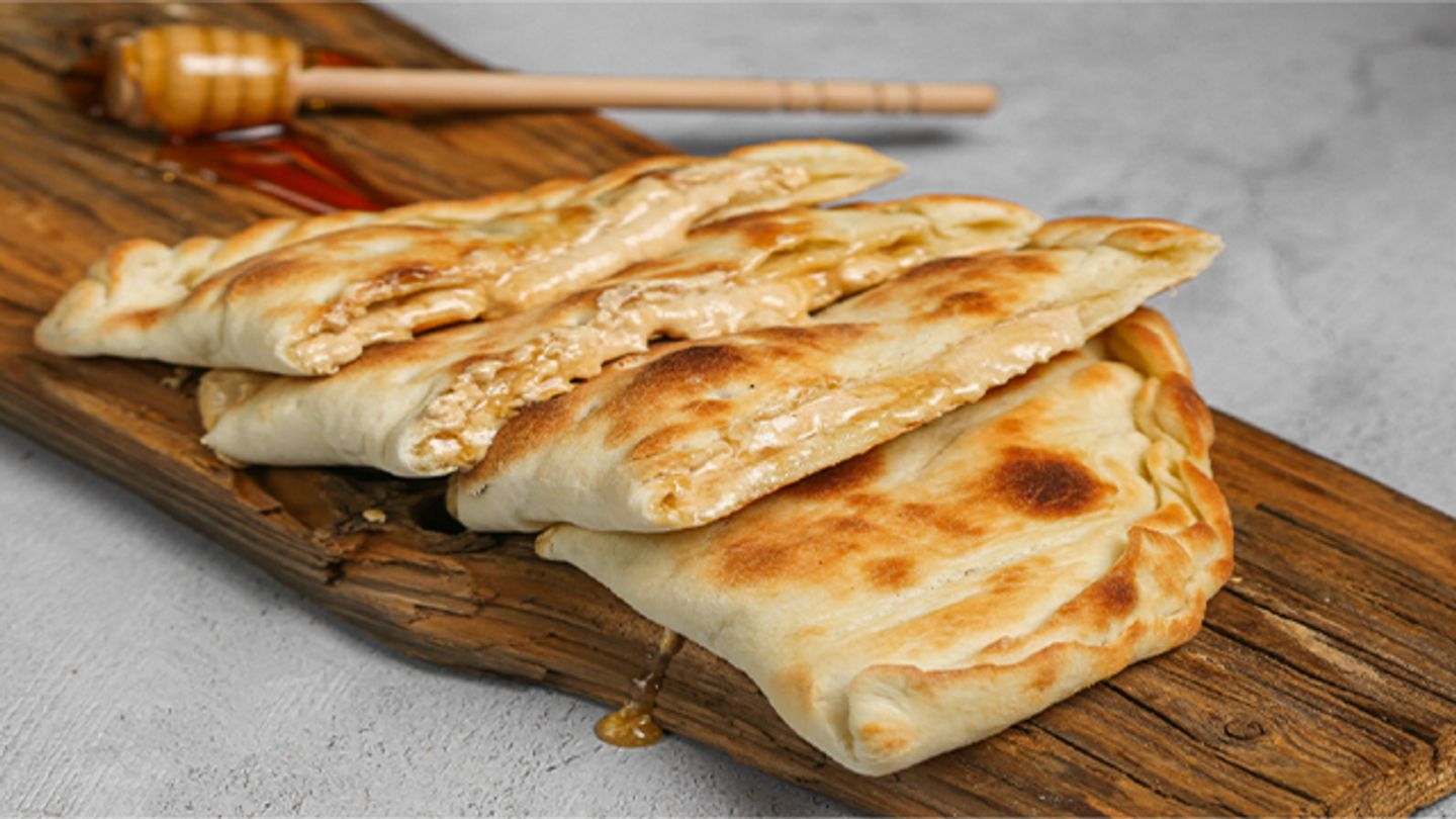 حلاوة مع العسل