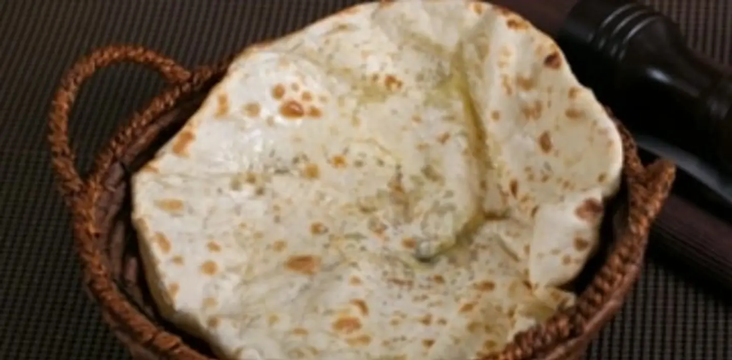 خبز بالجبنة