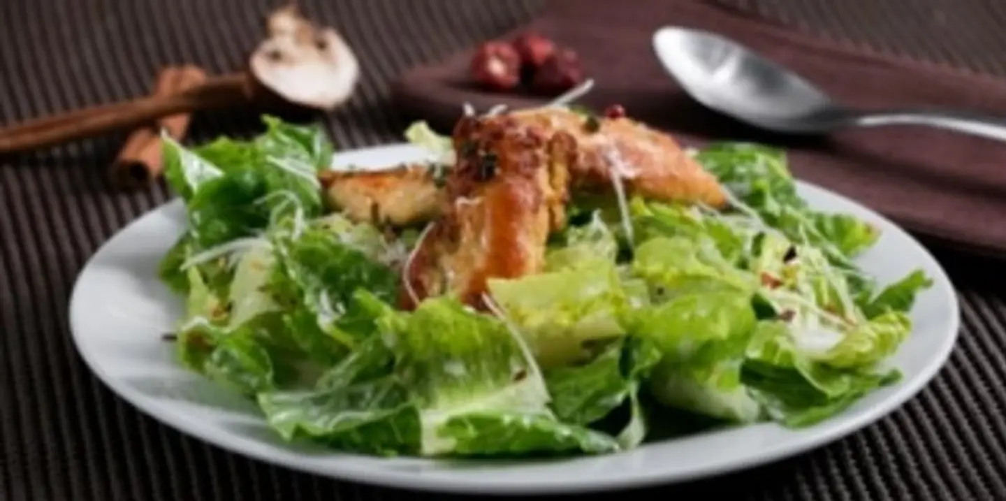 سلطة سيزر بالدجاج