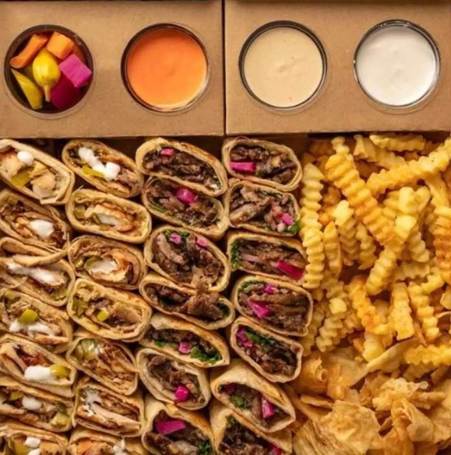 وجبه عربي الكبير مكس ( لحم دجاج) 16 قطعه