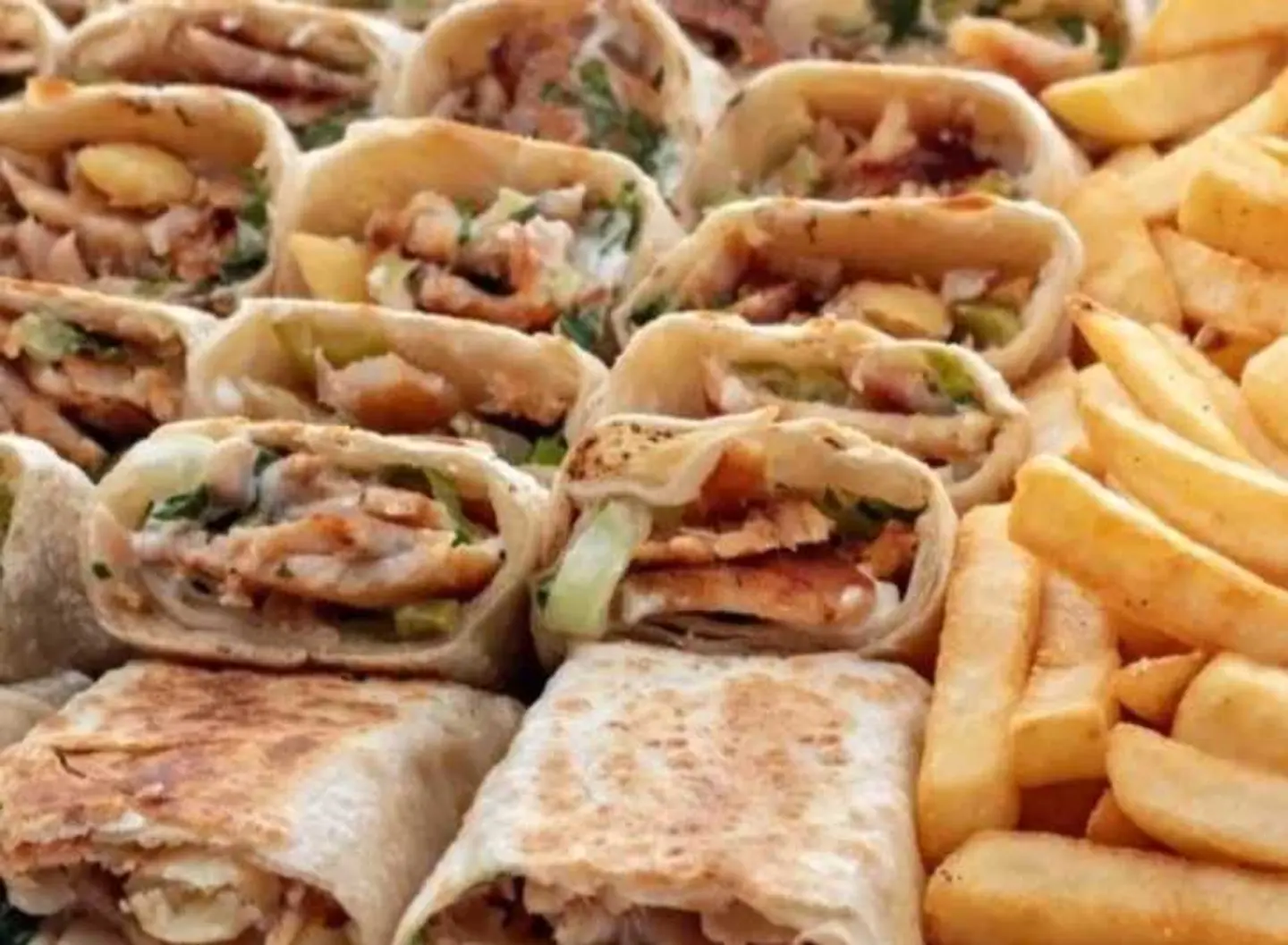 وجبه عربي العملاق دجاج 16 قطعه