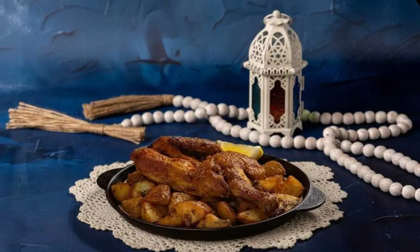 نصف دجاجة مشوية مع بطاطس