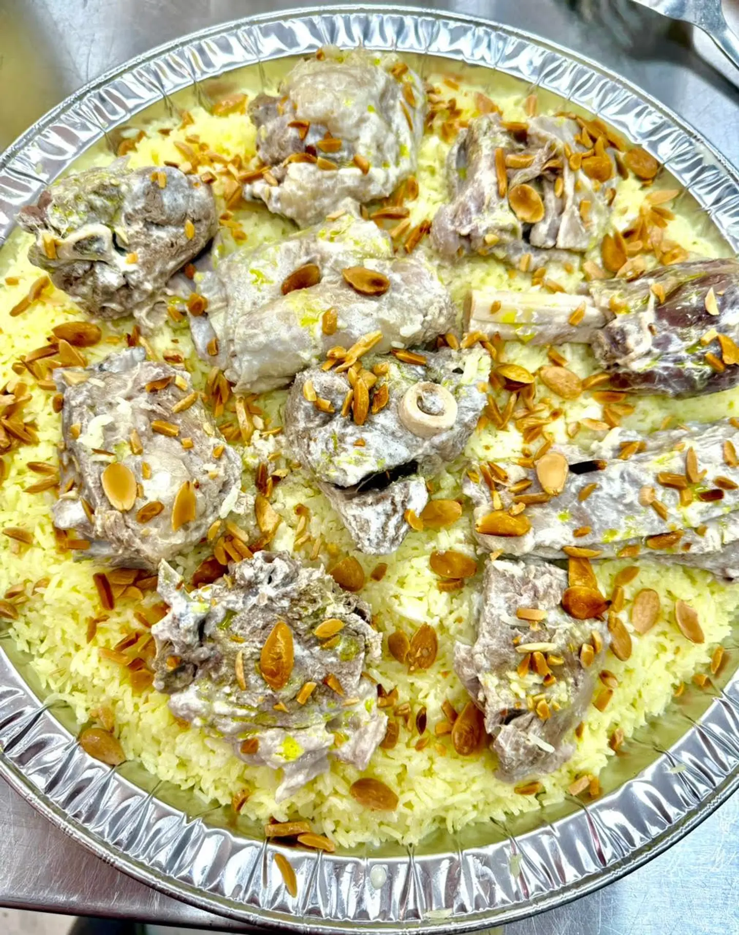 ربع ذبيحة 2.5 كيلو مع منسف تكفي 7 شخص