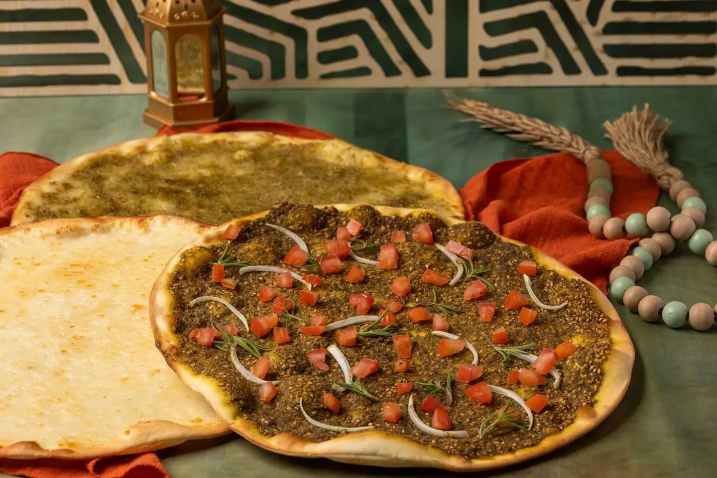 بوكس مناقيش لـ ٣ أشخاص