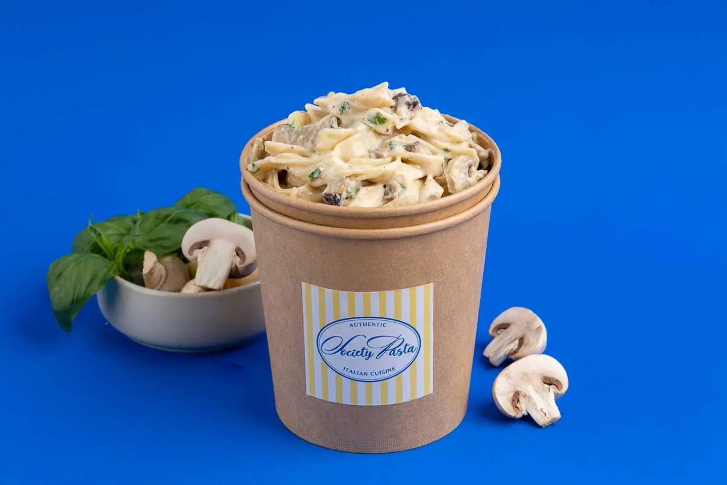 تالياتيلي بصلصة الكريمة والمشروم