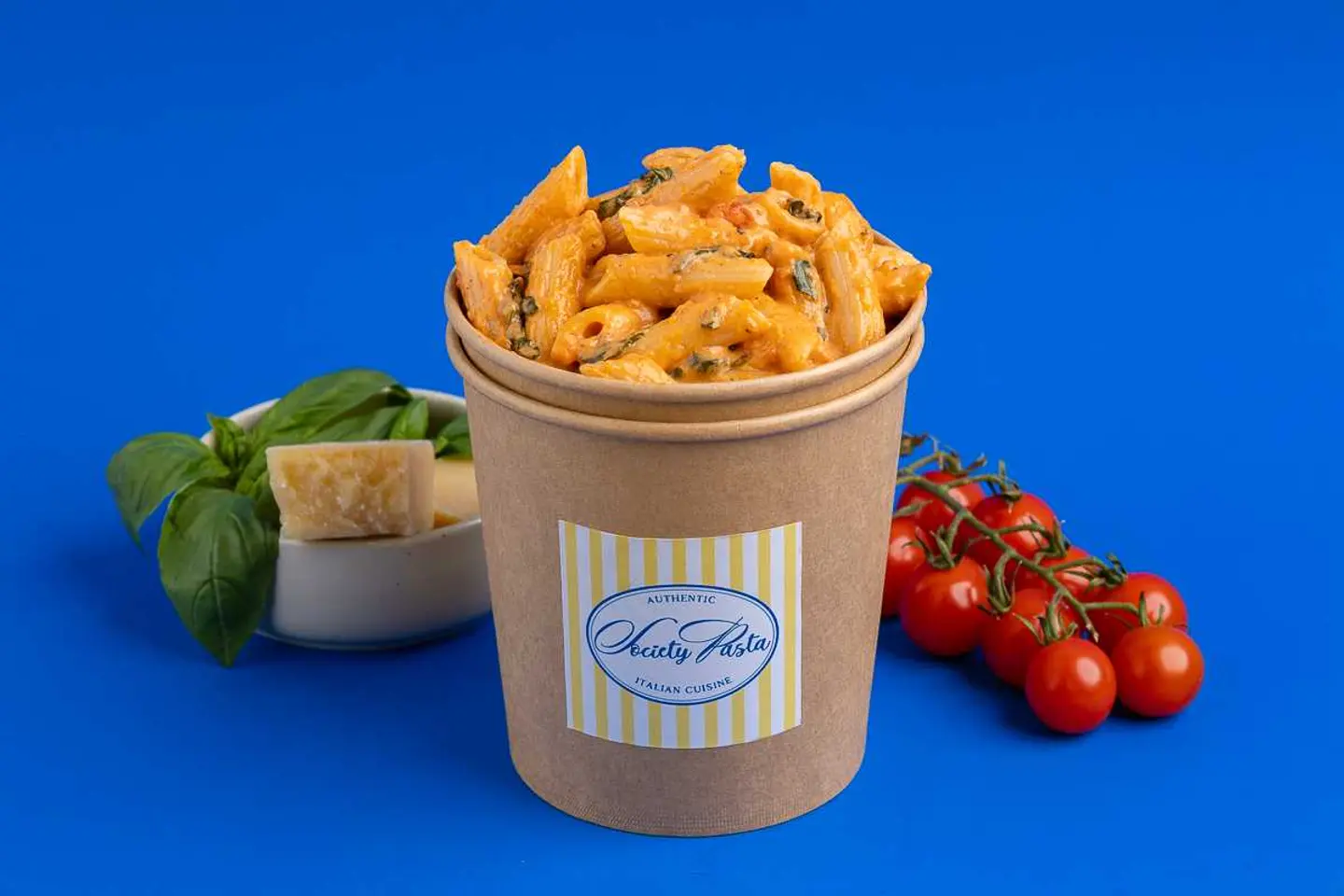 بيني بصلصة وردية