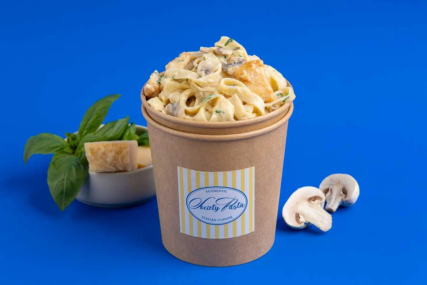 تالياتيللي بصلصة ألفريدو والدجاج