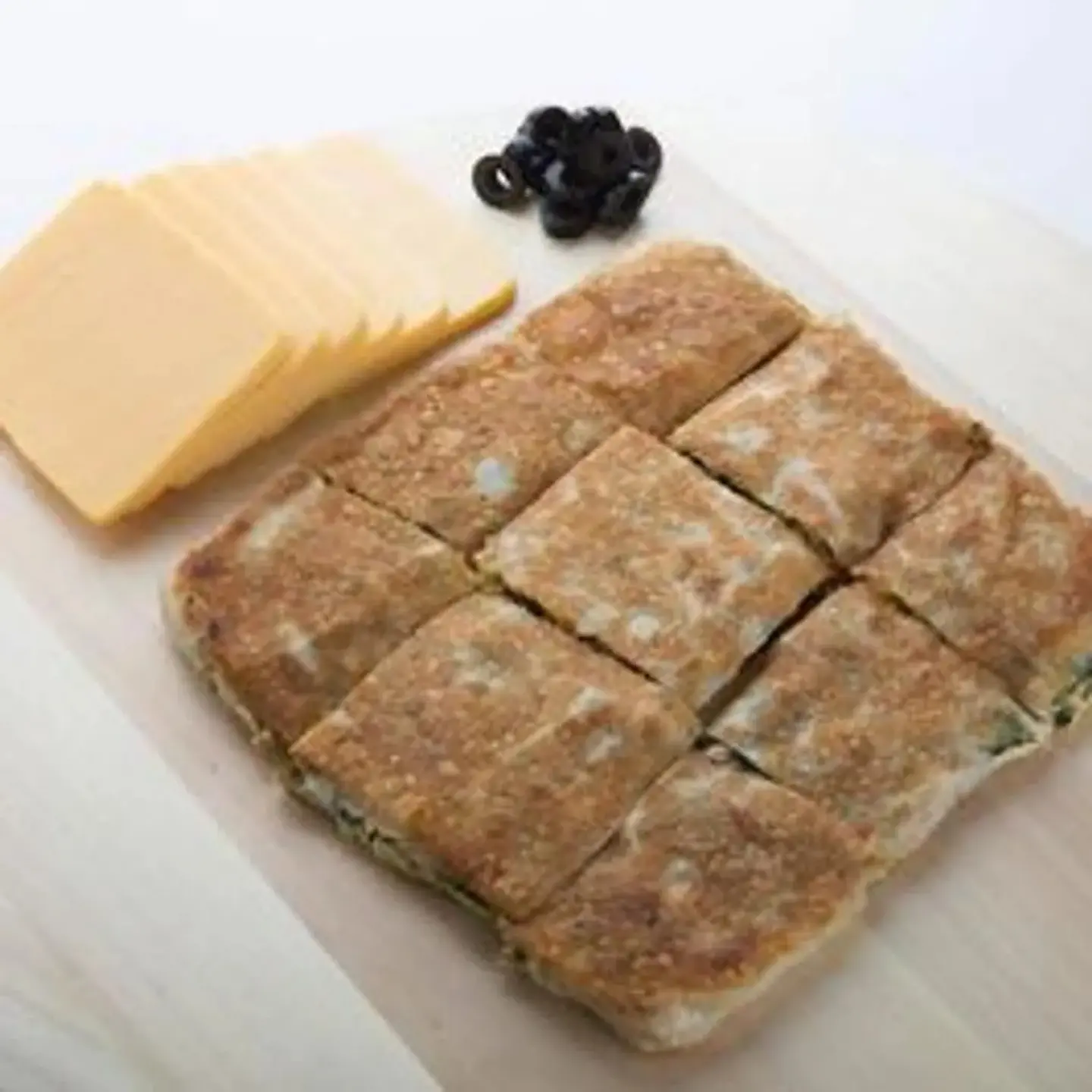Cheddar Cheese And Olive Slices Mutabbaq