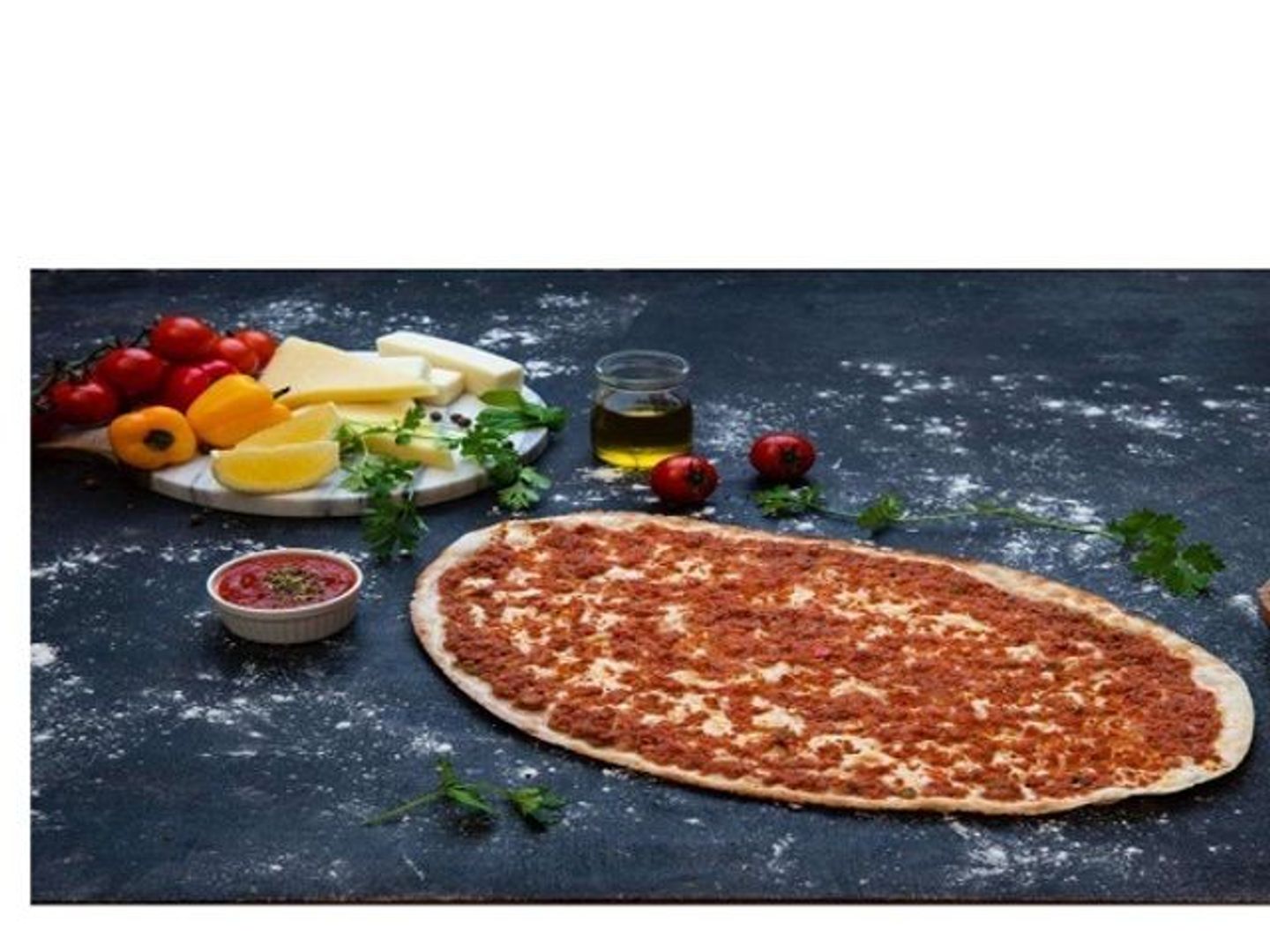لحمة مع جبنة وصوص الطماطم