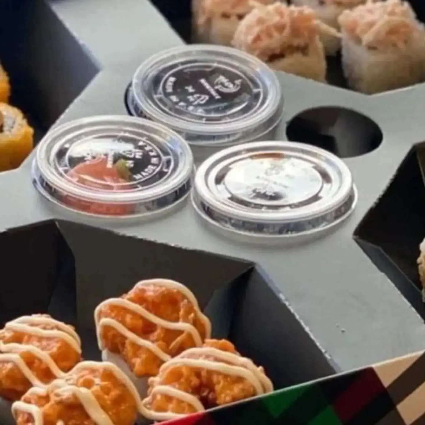 سوشي بوكس العائلي 16 قطعة