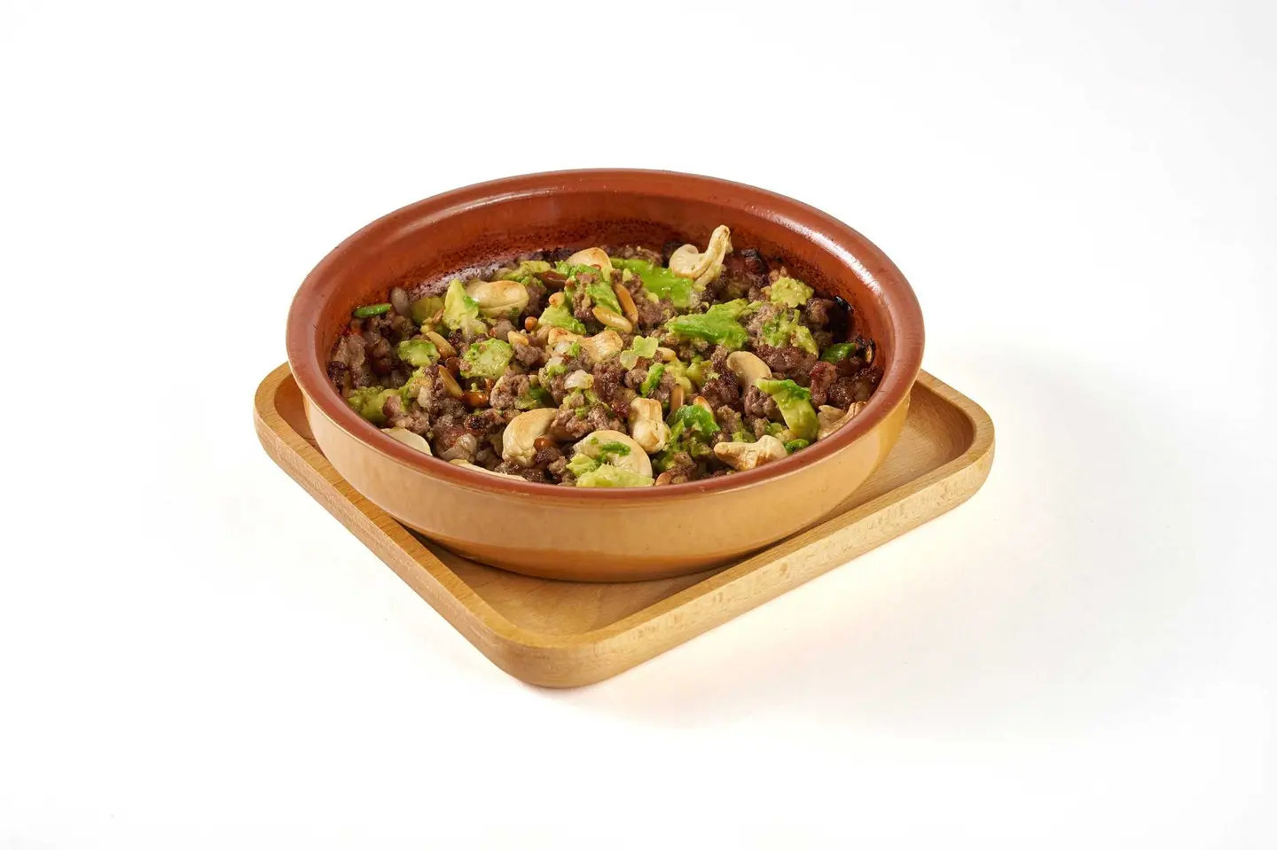 لحم بالأفوكادو والمكسرات