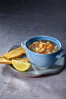 شوربة الدجاج بالشعيرية بالخضار