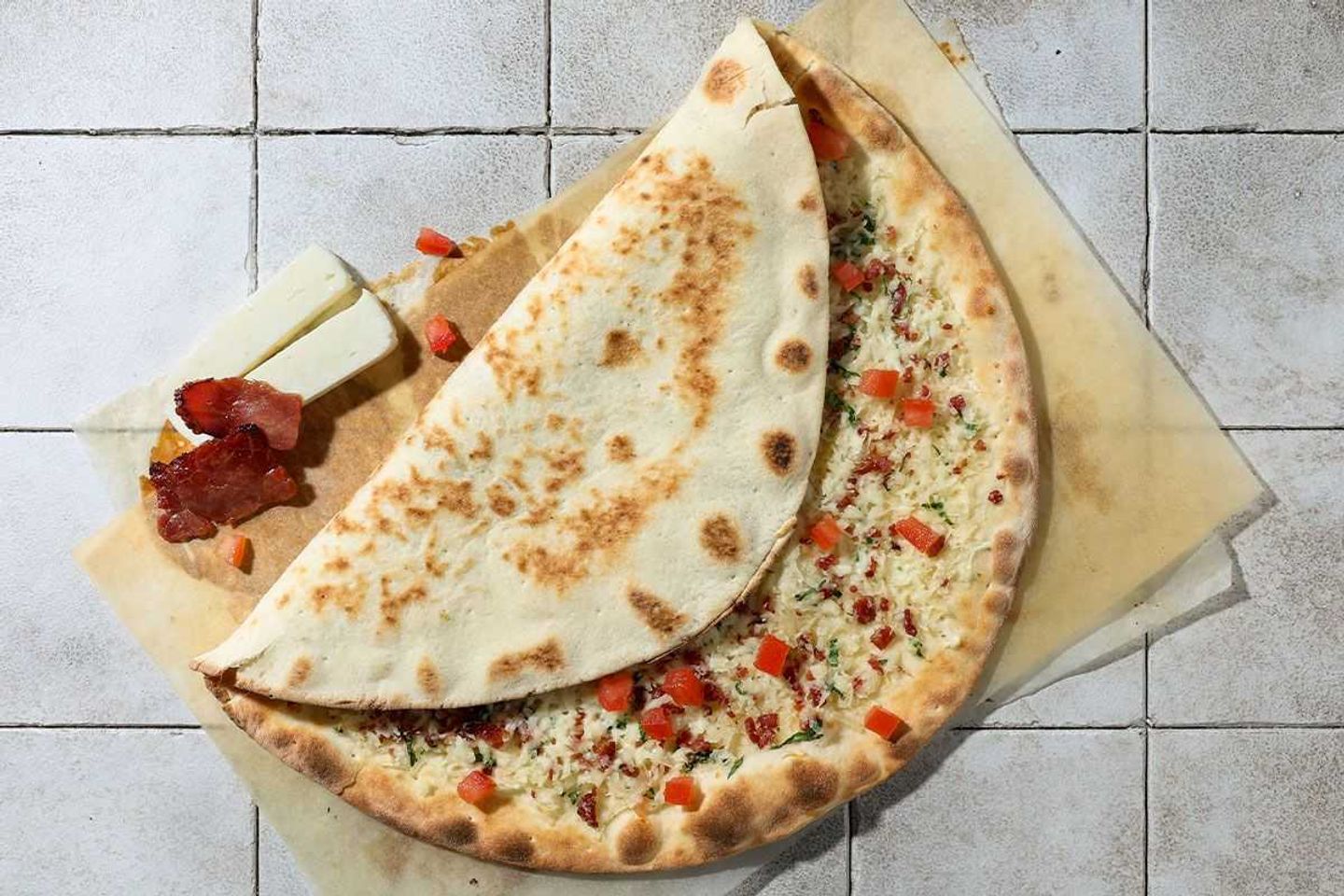 حلومي و بيكون