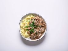 بيف ستراجنوف مع الماش بتيتو