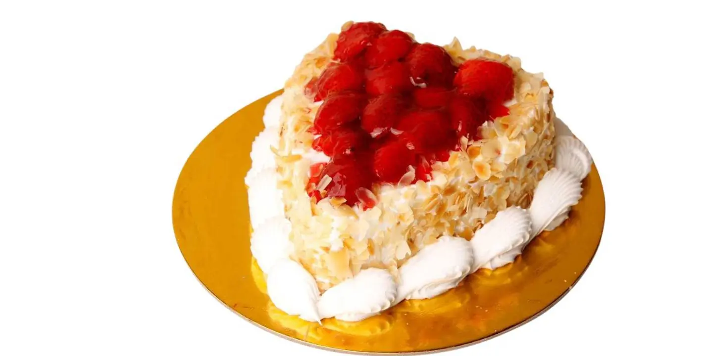 تورتة قلب فراولة