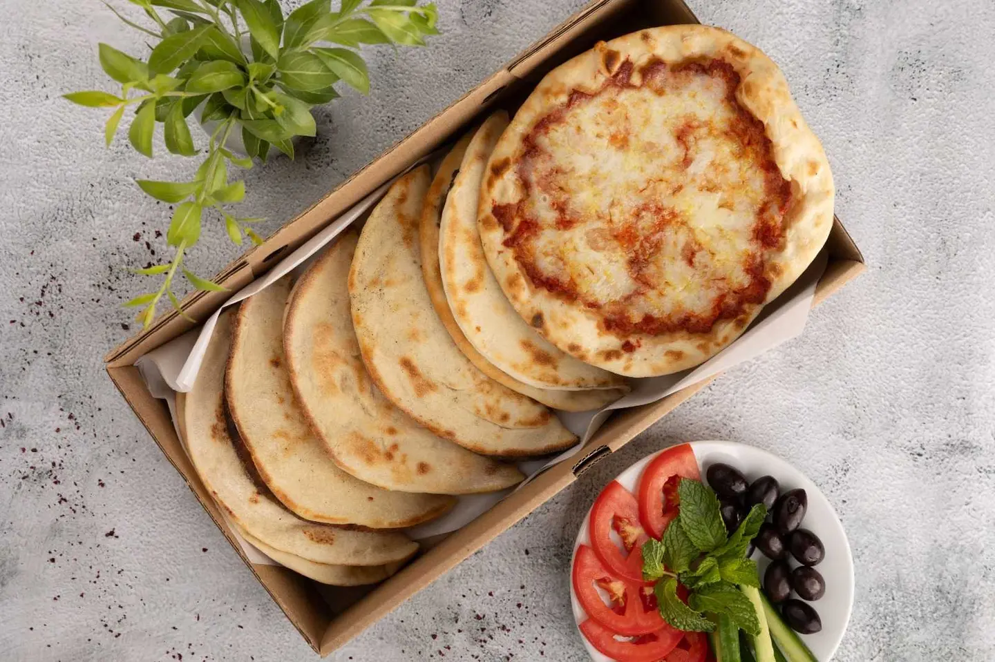 ميني مناقيش سجق وجبنة