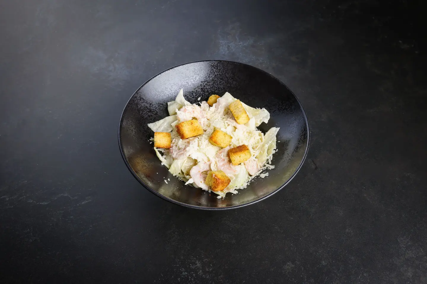 سلطة سيزر بالجمبري