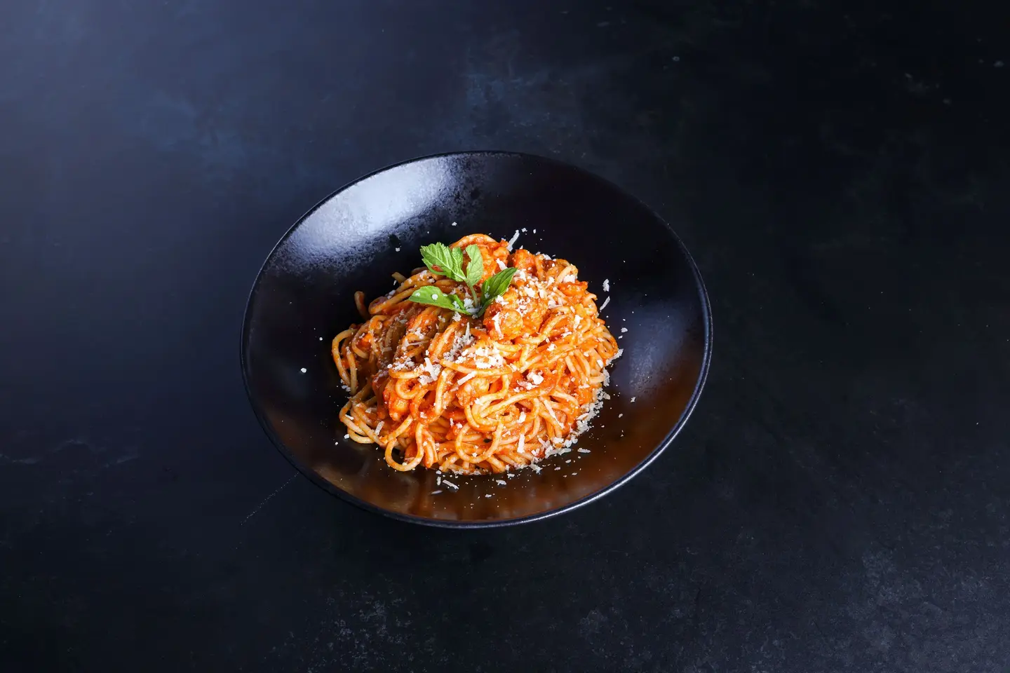 لينغويني مع ثمار البحر