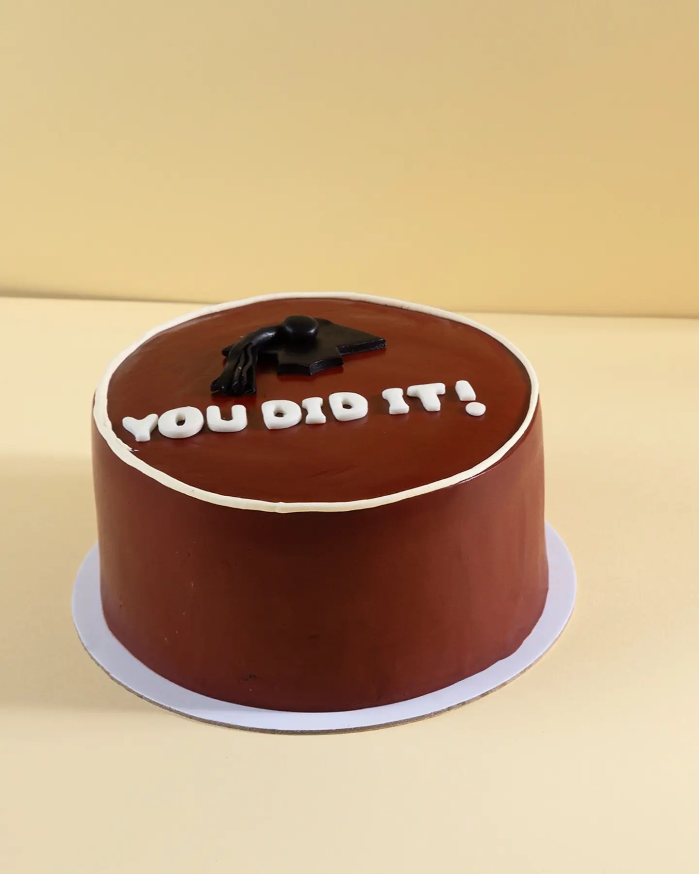 كيكة التخرج (بني)