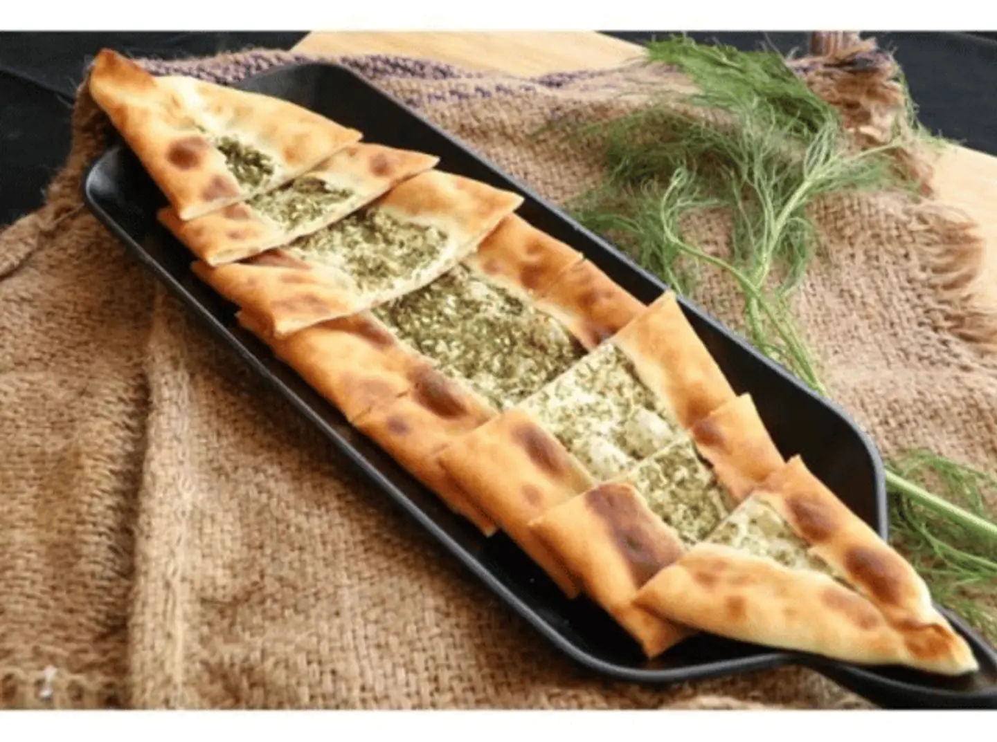 فطيرة لبنة بالزعتر