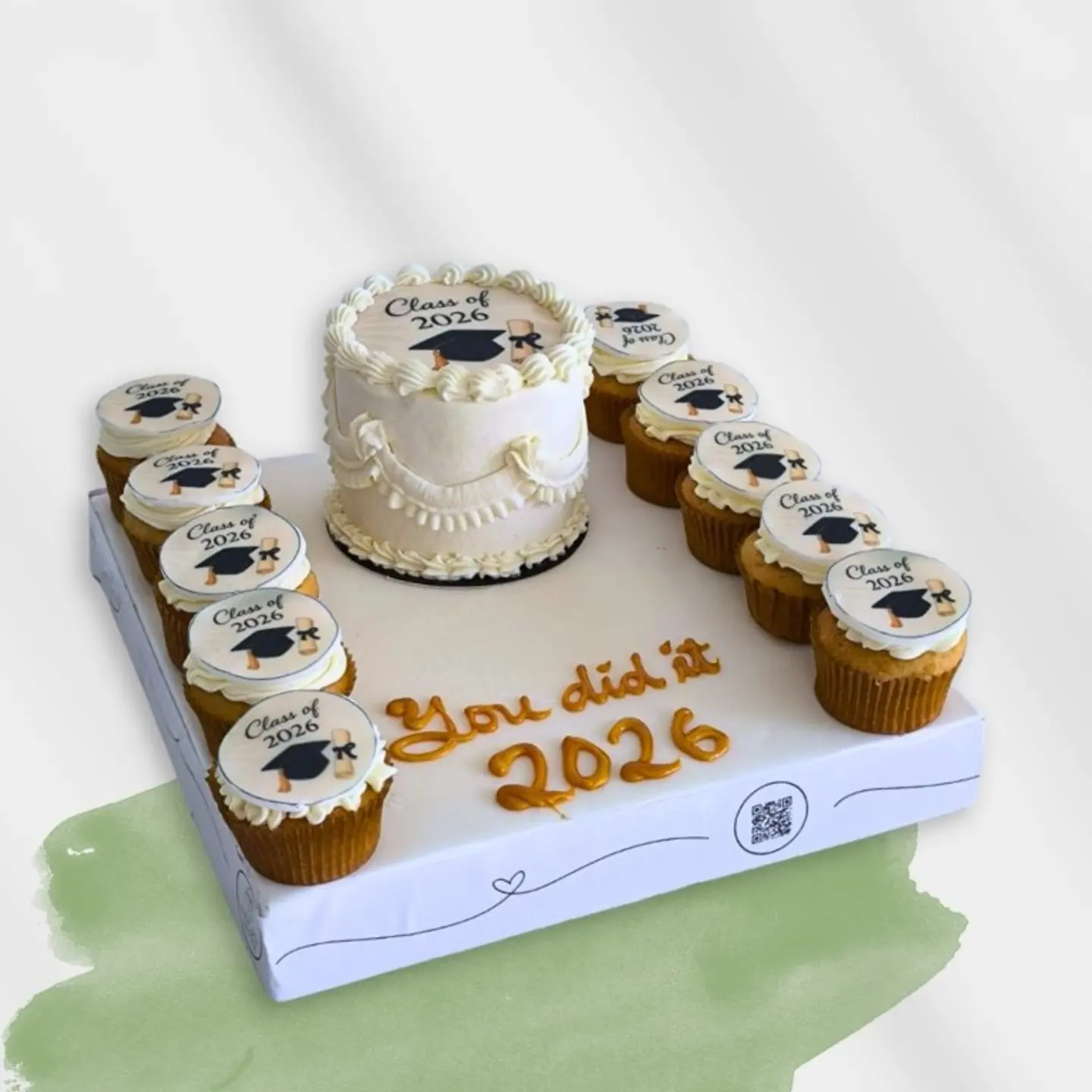 كب كيك مع توزيعات التخرج