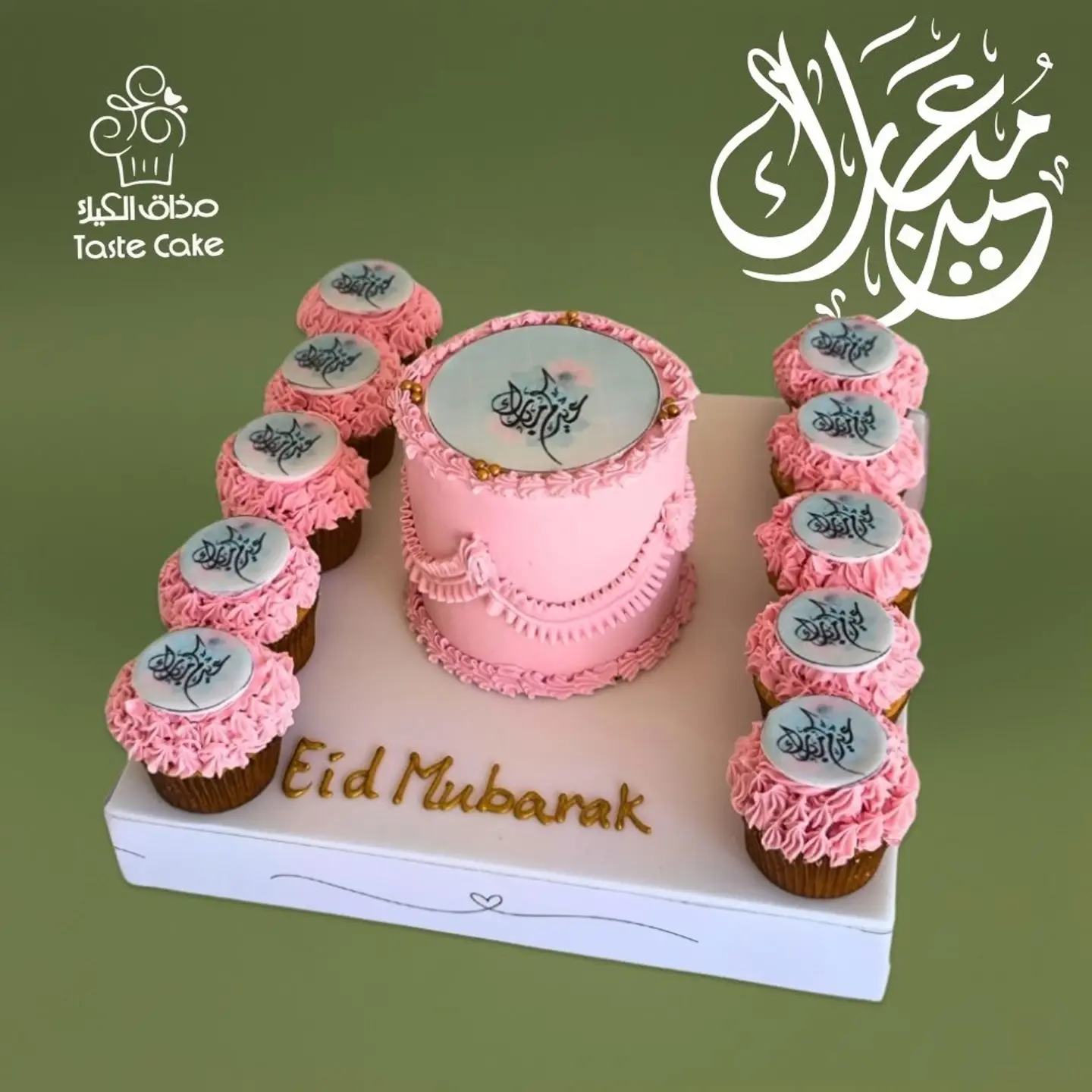 Lunchbox With 10 Pink Cupcakes As Treats