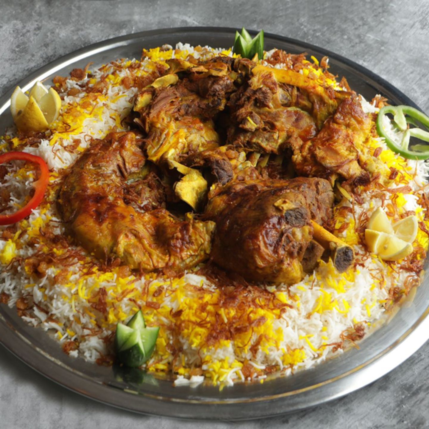 وليمة كبير اكس لارج