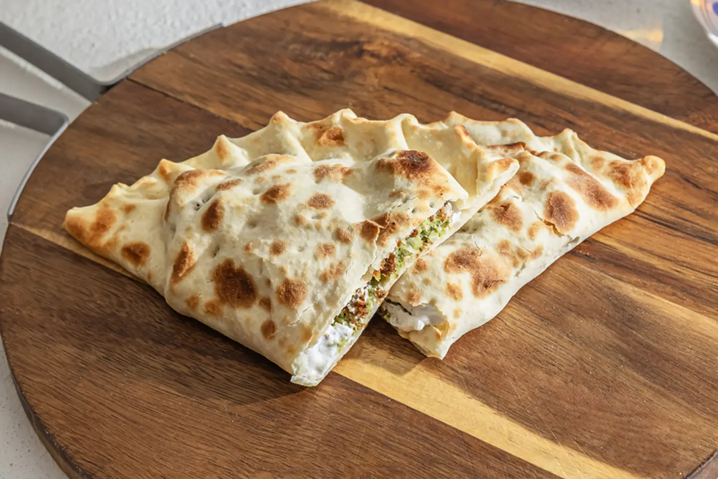 فطيرة فلافل باللبنة