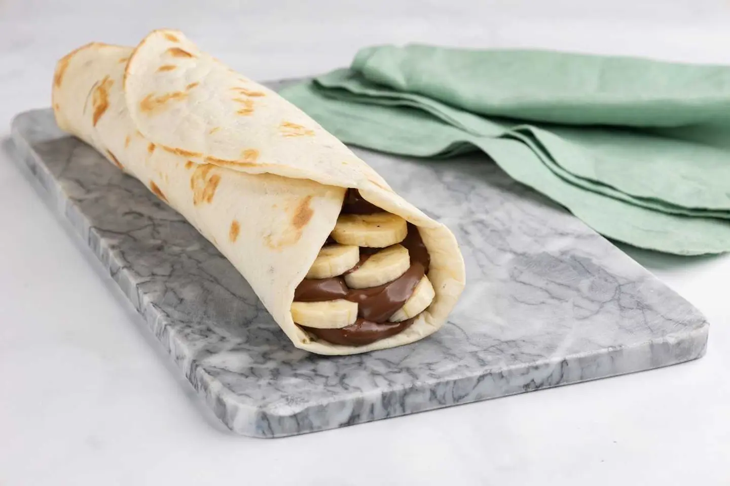 لفائف الموز والنوتيلا