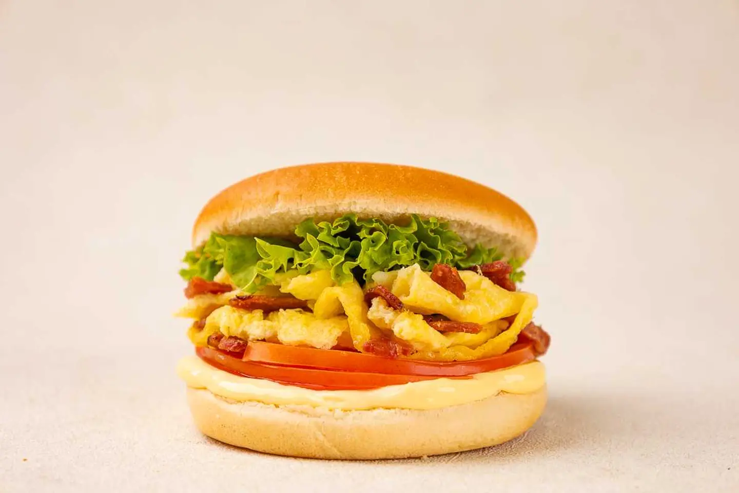 بيكون - بيض - خس - طماطم