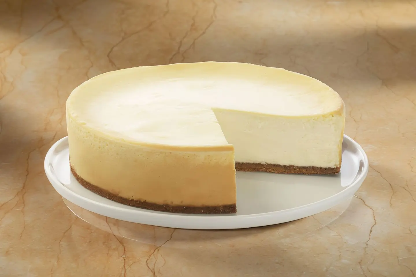 Low Licious Whole Cheesecake With Strawberries