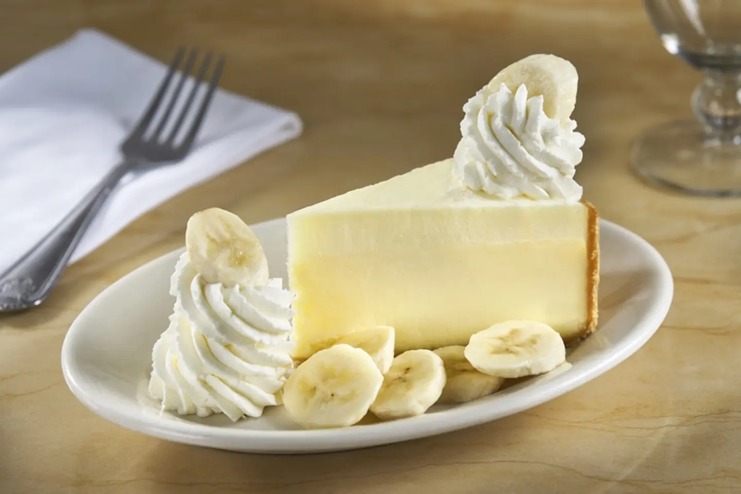 تشيزكيك كريمة الموز الطازجة