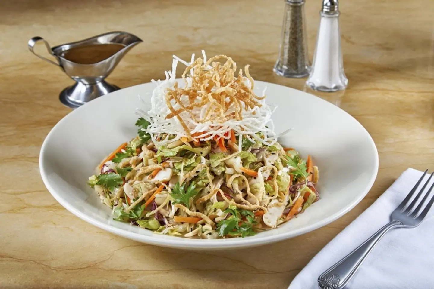 سلطة الدجاج الآسيوية سكيني ليشيوس