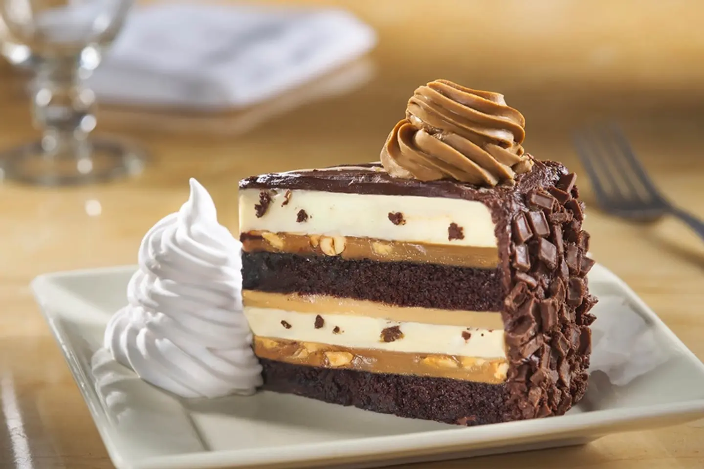 Reese's Peanut Butter Chocolate Cake Cheesecake