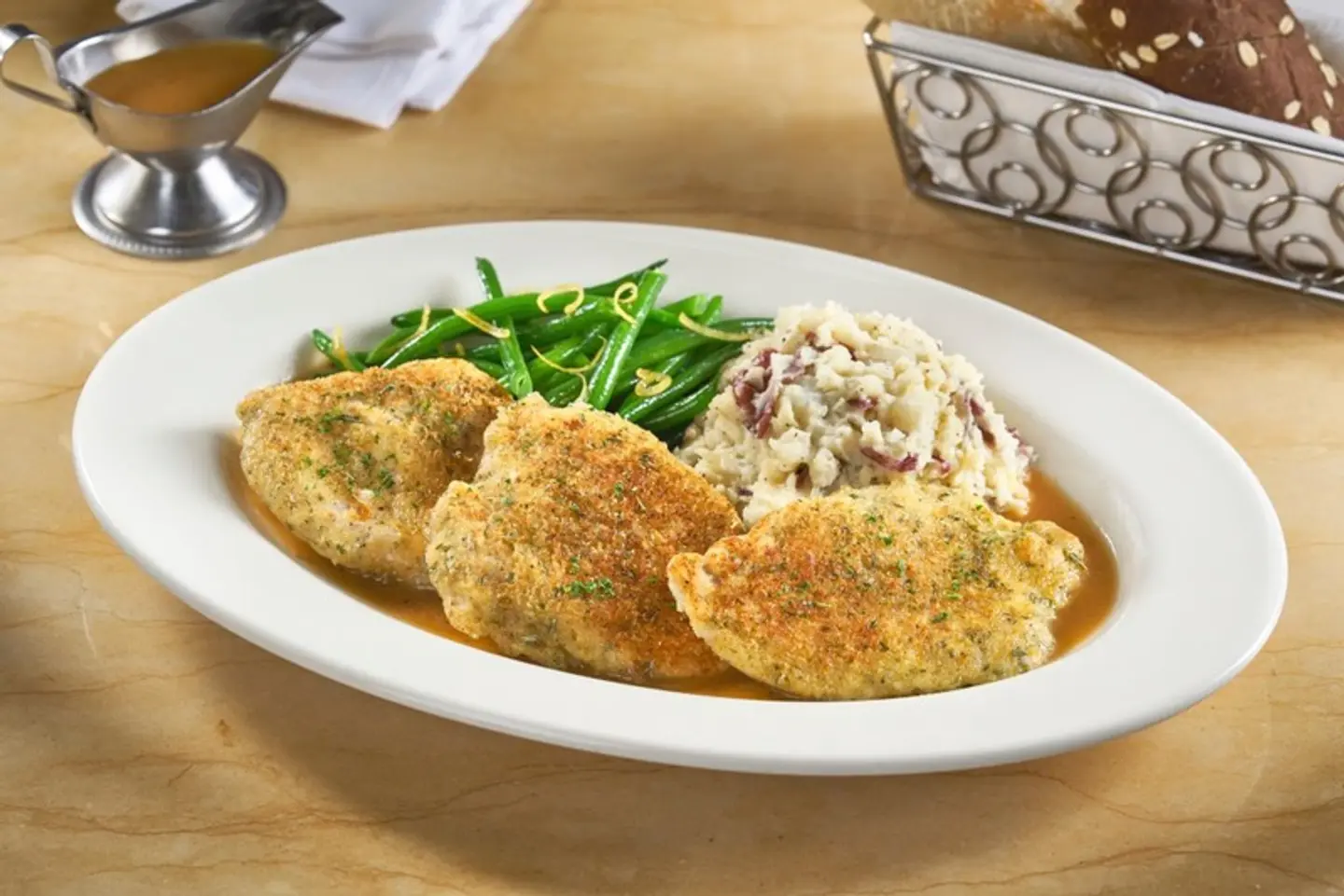 دجاج متبلّ مع الأعشاب وجبنة البارميزان